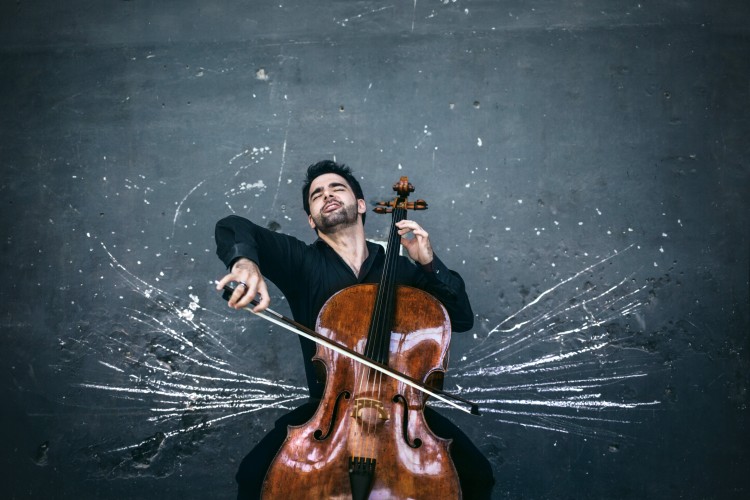 Cellist Pablo Ferrández
