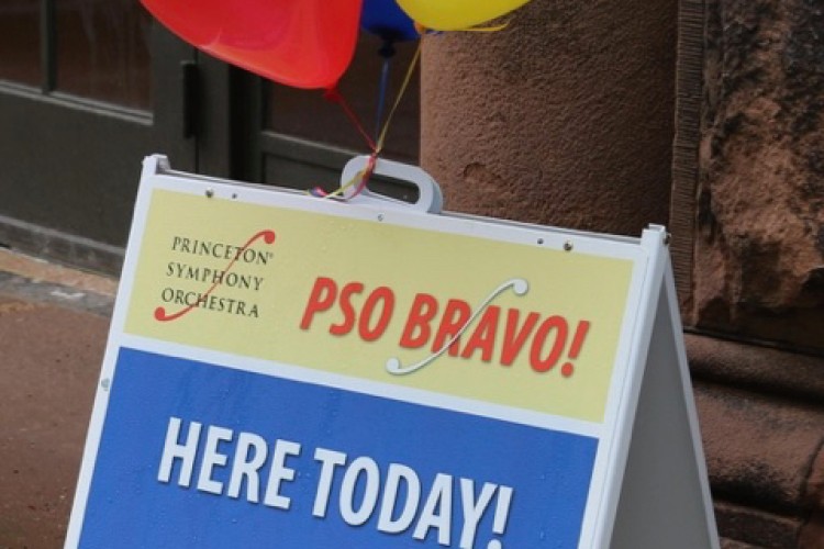 PSO BRAVO! sign with balloons