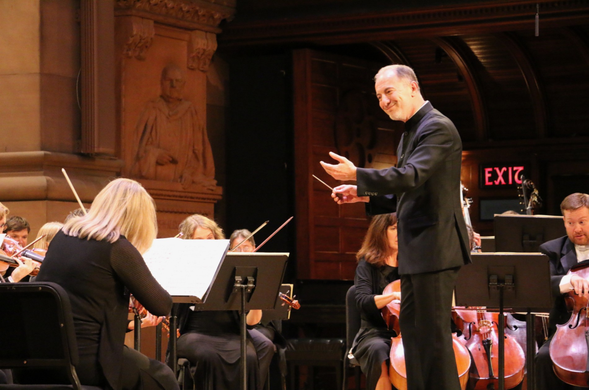 Rossen Milanov conducting the Sept 2019 season-opening concert