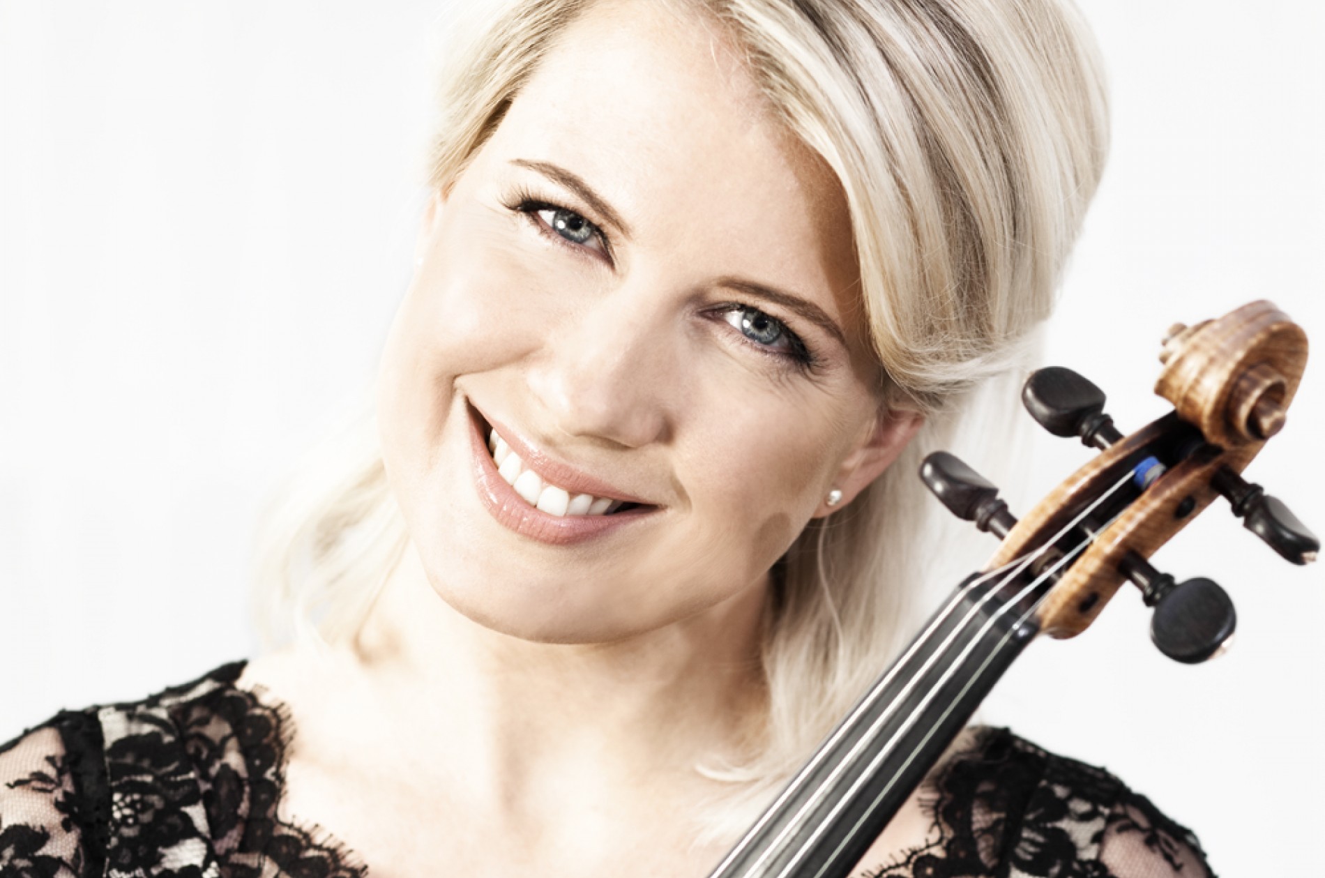 Elina Vähälä holds her violin